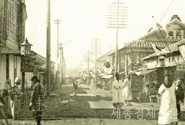 1910년도 대전의 최고 번화가인 대전시가지[사진=대전시사 제공]