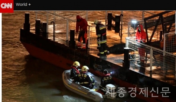 헝가리 부다페스트 다뉴브강에서 한국인 33명이 탄 유람선이 침몰, 7명이 숨지고 19명이 실종됐다.[사진=cnn뉴스 켑처]