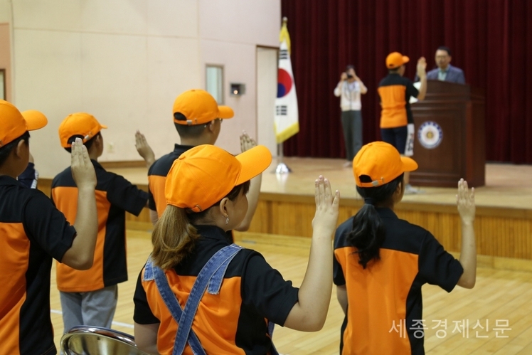 논산소방서는 지난 5일 연산초등학교에서 지도교사와 소년단원 및 소방공무원 등 40여명이 참석한 가운데 ‘한국119소년단 발대식’을 가졌다. / 사진제공=논산소방서