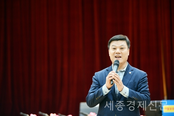 박승용 논산시의회 부의장이 축사를 하고 있다. / 권오헌 기자