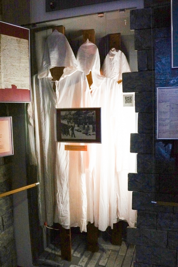 제정러시아 때 사형수들에게 처형 직전 입혔던 흰 옷